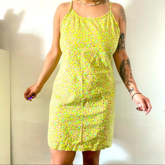 Dresses & Skirts - Vintage Junior’s Yellow Floral Print Dress